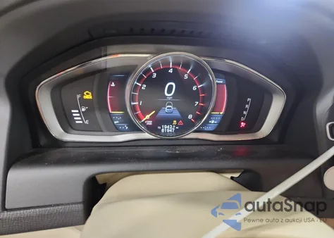 2015 Volvo Xc60 T6 Platinum z USA, uszkodzony, nr VIN YV4902RM5F2641146